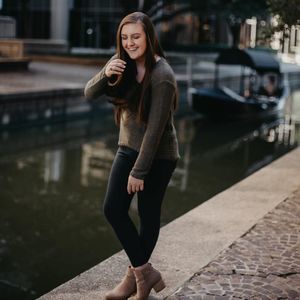 Meet your Posher, Whitney